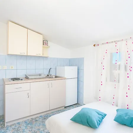 Apartment Apartments By The Sea Sevid - Trogir - 4287