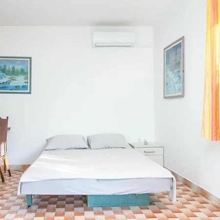 Apartment Apartments By The Sea Sevid - Trogir - 4287