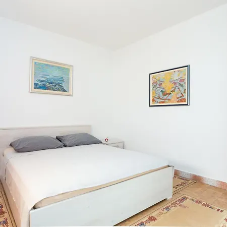 Apartment Apartments By The Sea Sevid - Trogir - 4287 *